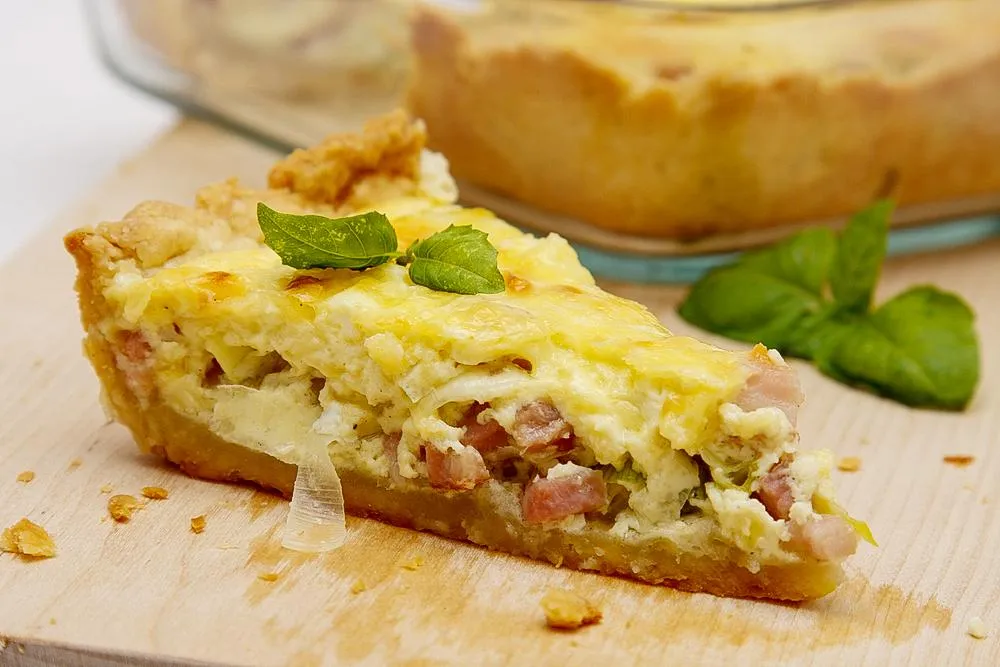Torta de mortadela friato e requeijão