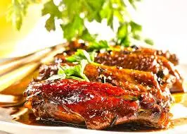 Ala de pollo fría con salsa dulce