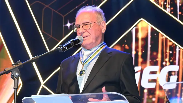 Friato receives the Medal of Honor for Industrial Merit