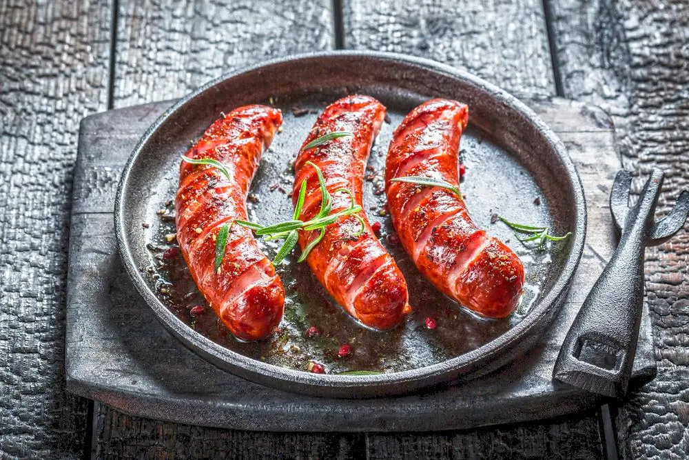 Linguiça Calabresa Friato Flambada com Cachaça