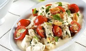 Rancho con salsa de coco y tomate