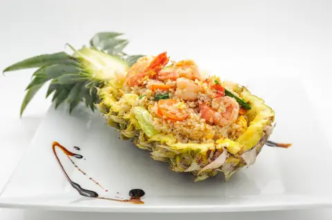 Arroz Hawaiano con Jamón y Camarones
