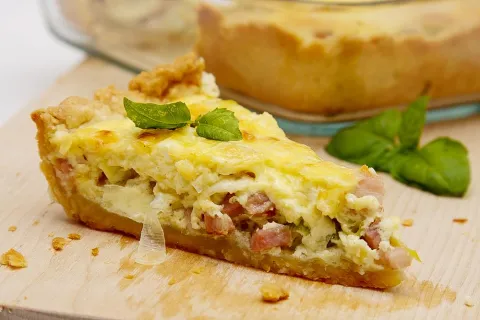 Torta de mortadela friato e requeijão