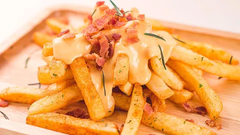Batata Frita com Queijo e Bacon