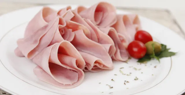 El jamón frío va bien con todas tus comidas.